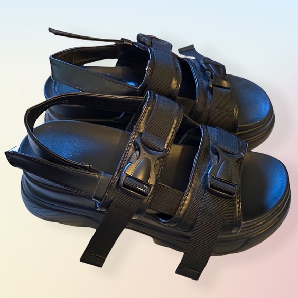 Shoes - Buckle platform sandals